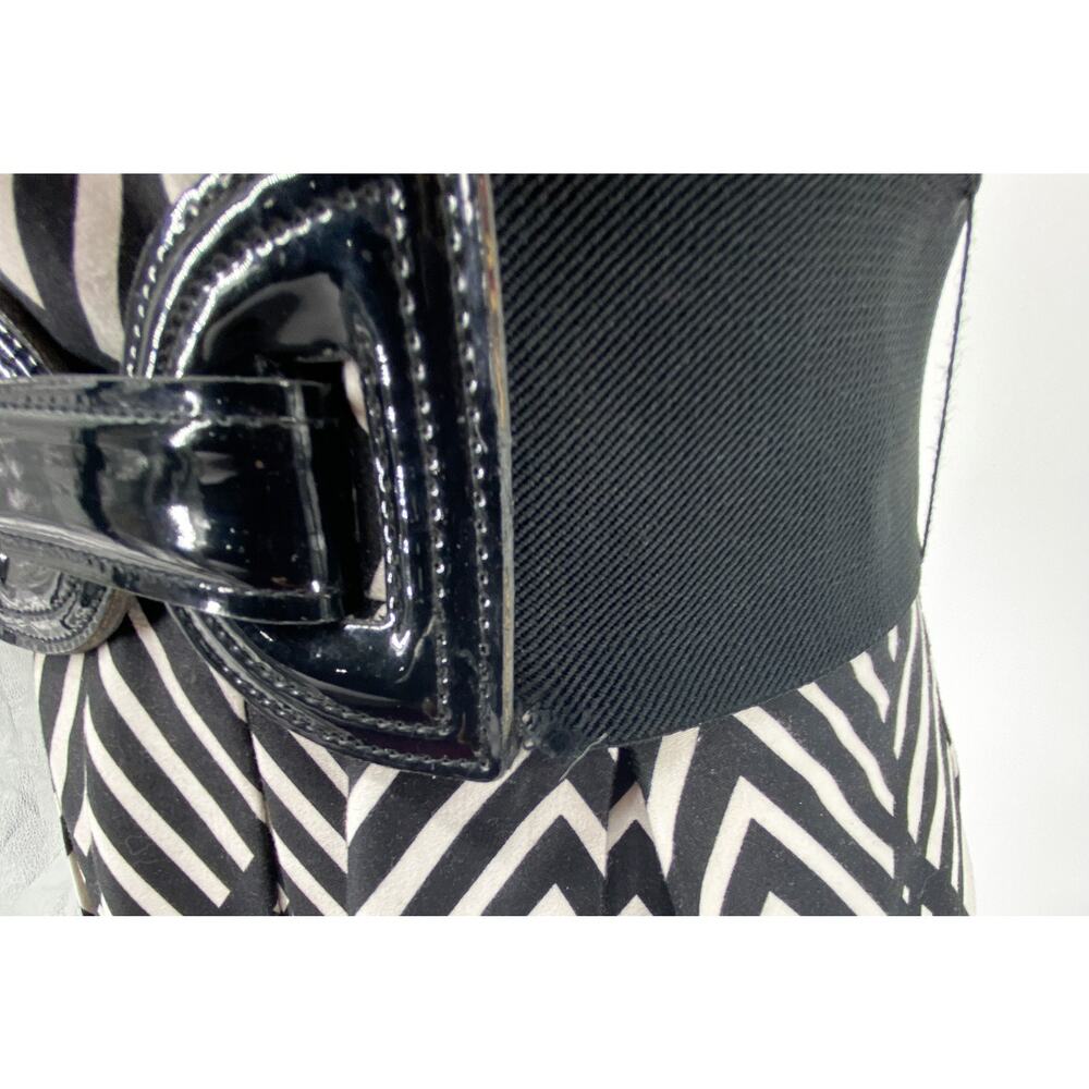 Women WHBM Fit and Flare Dress Size 2 Black White Geometric - Picture 10 of 13